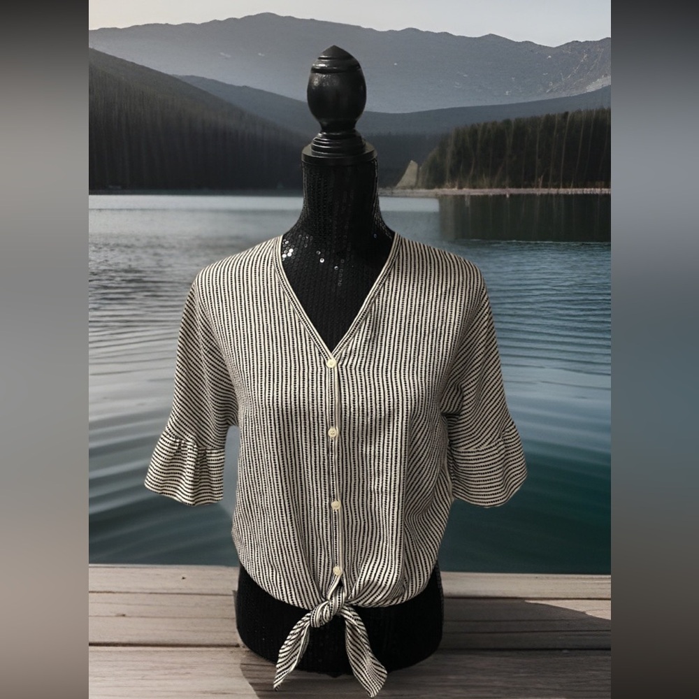 EUC Max Studio Striped Front Tie Top Flutter Short Sleeves Blouse Women’s XS - Picture 3 of 13